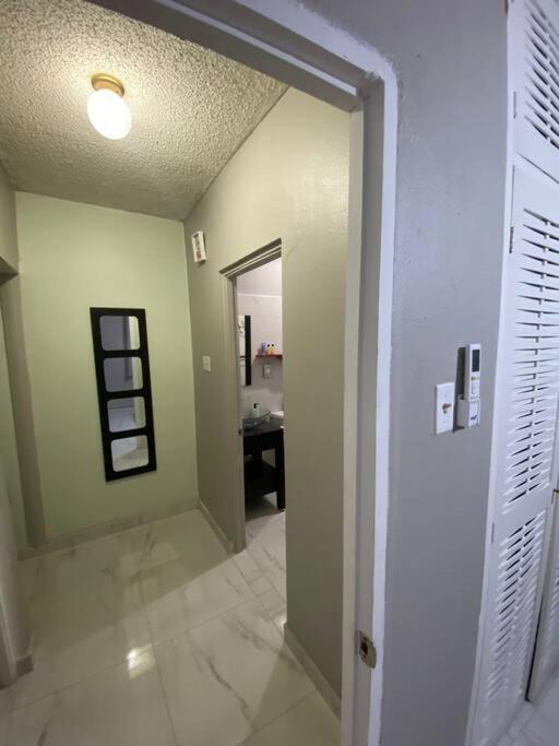 Cozy 2 Bedroom Townhouse In Gated Community, Kgn8 Newly Installed Solar Hot Water System كينغستون المظهر الخارجي الصورة