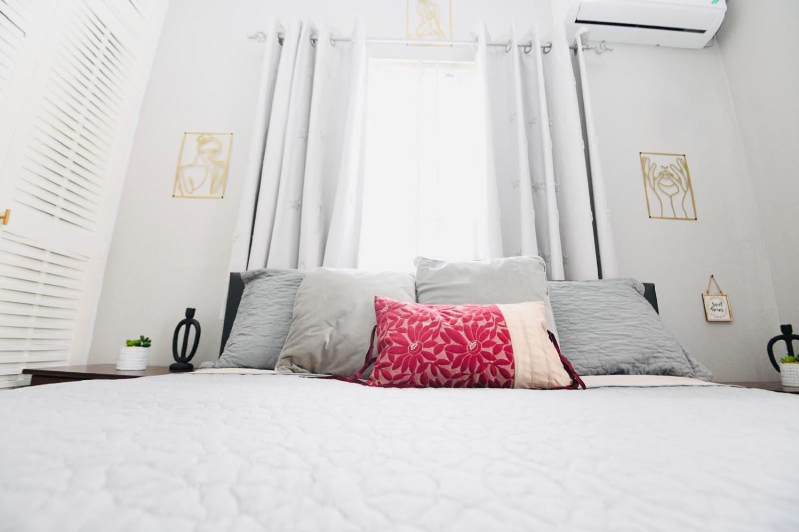 Cozy 2 Bedroom Townhouse In Gated Community, Kgn8 Newly Installed Solar Hot Water System كينغستون المظهر الخارجي الصورة